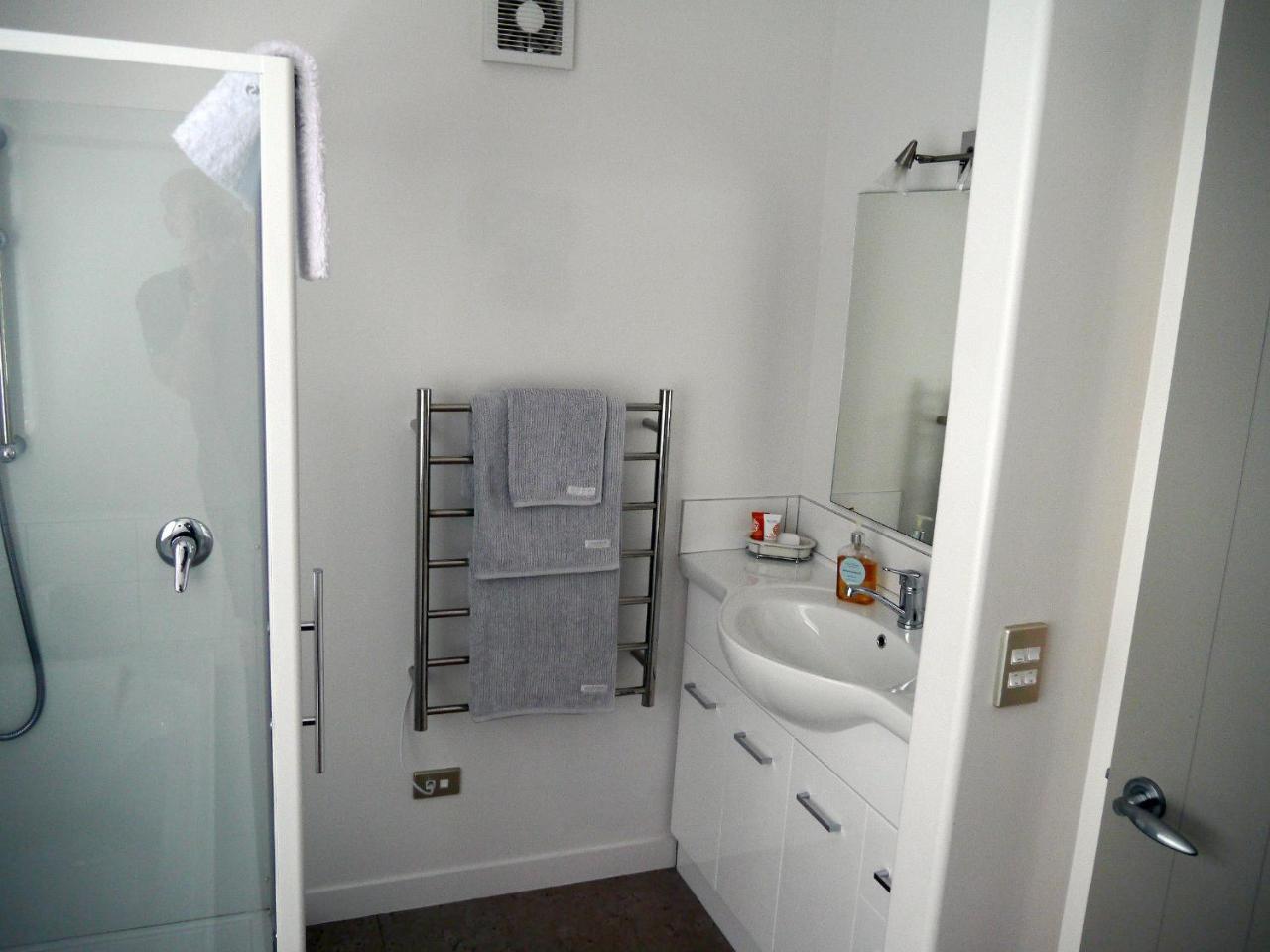 Kereru Cottage Russell - James Cook Apartment Экстерьер фото